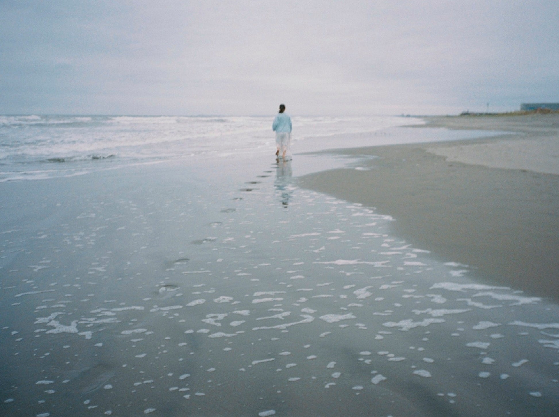 朝日ななみ 展示作品12（タペストリー・直筆サイン入り）