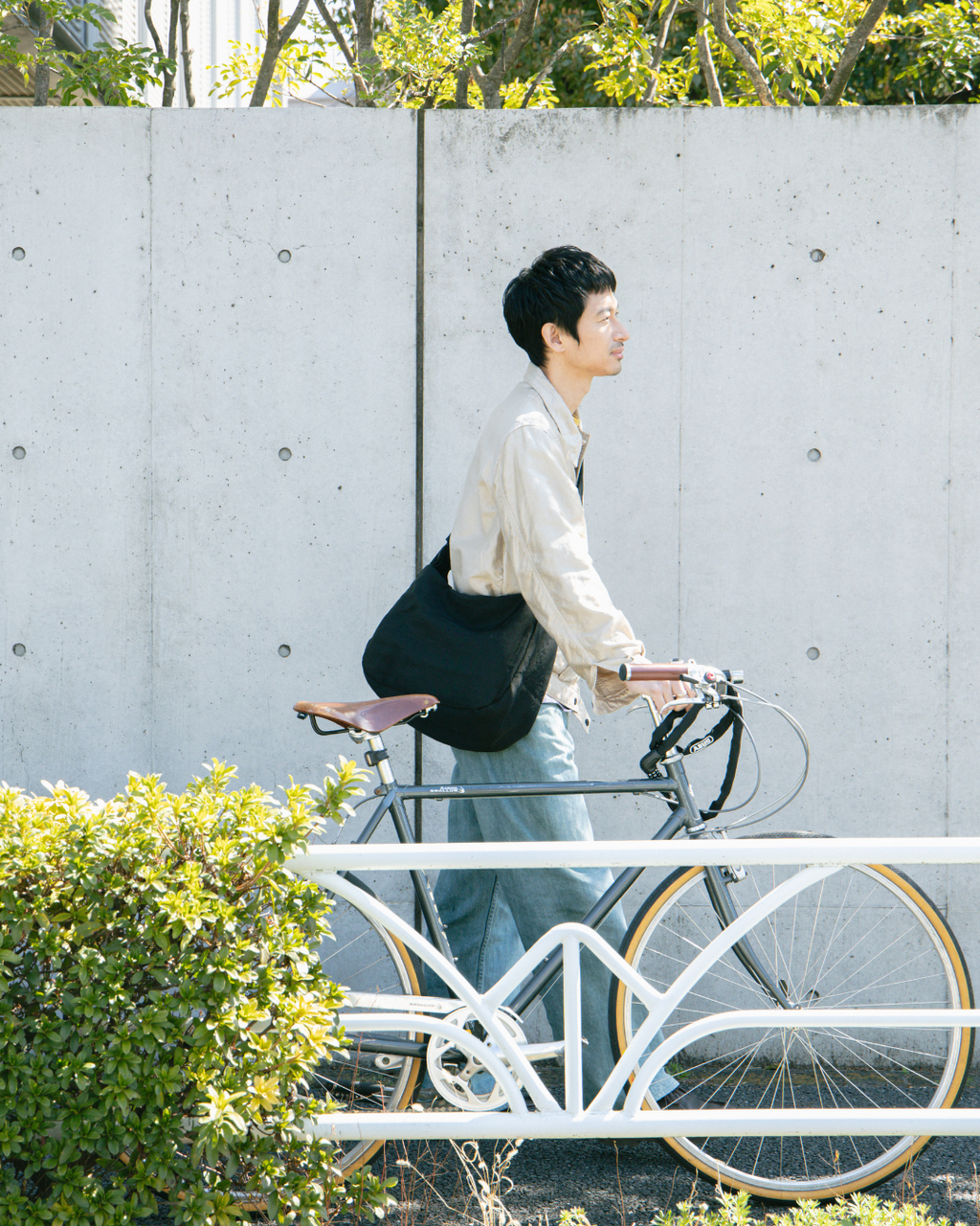 【7月お届け予定】カメラも持ち運べるデイリーバッグ by 安井達郎 × ENCOUNTER MAGAZINE