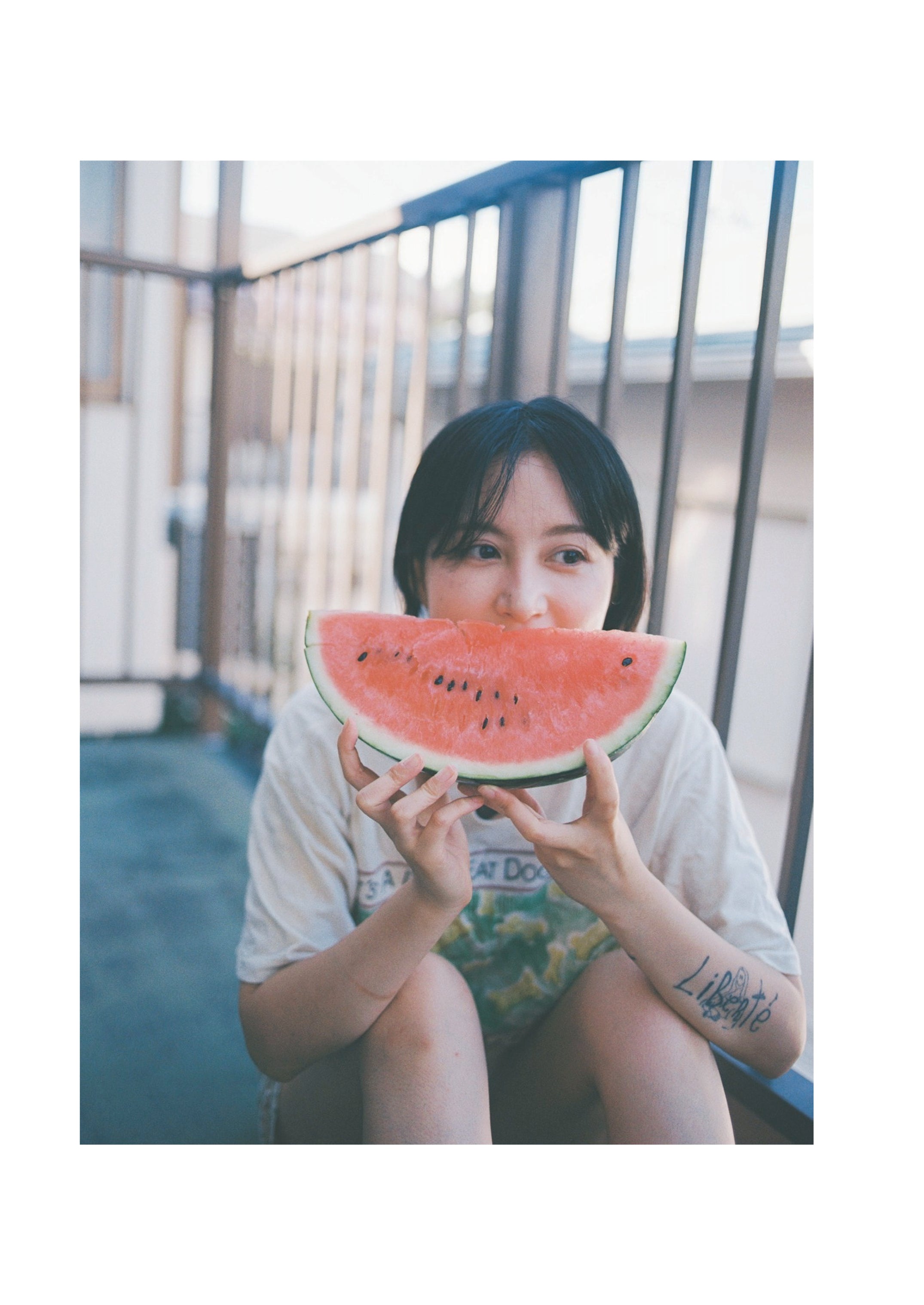 岡奈なな子1st写真集「ごきげんな生活」