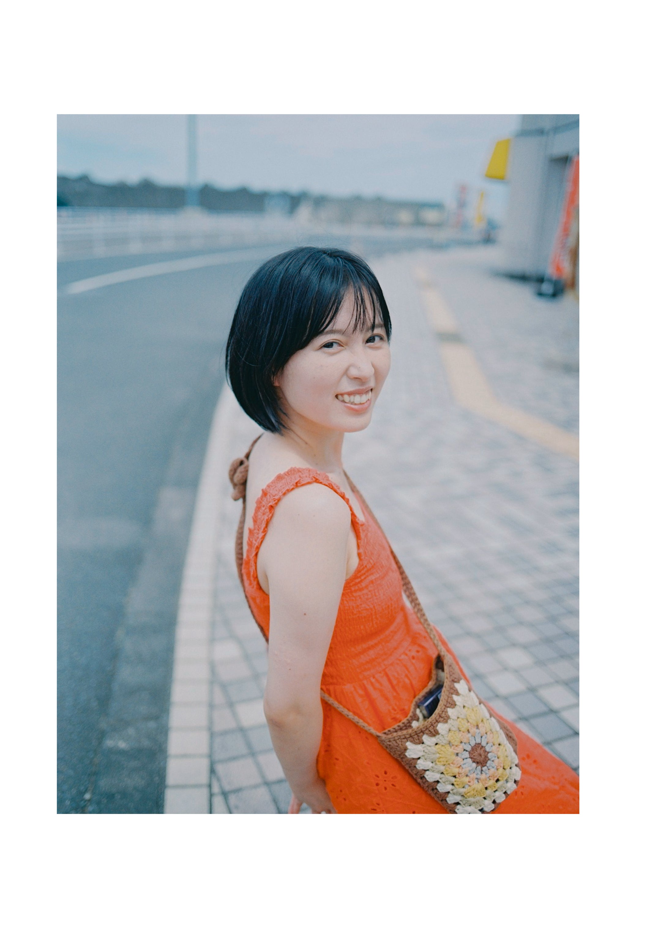 岡奈なな子1st写真集「ごきげんな生活」